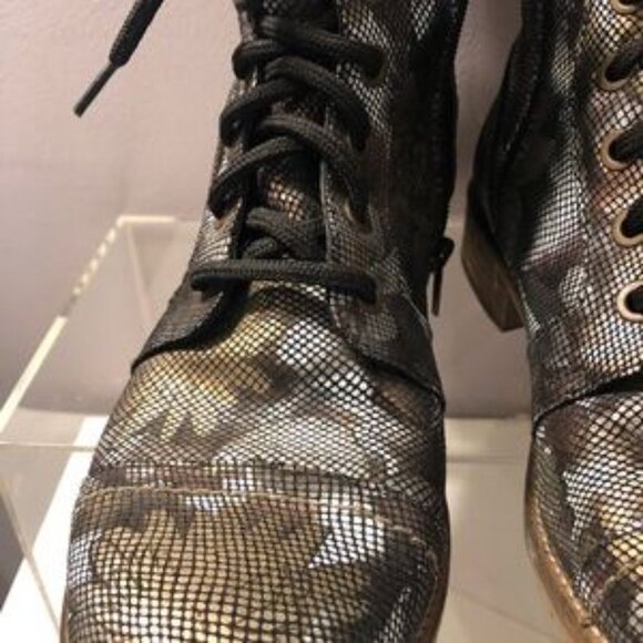 Unity in Diversity size 38 metallic leather boots - Picture 5 of 5